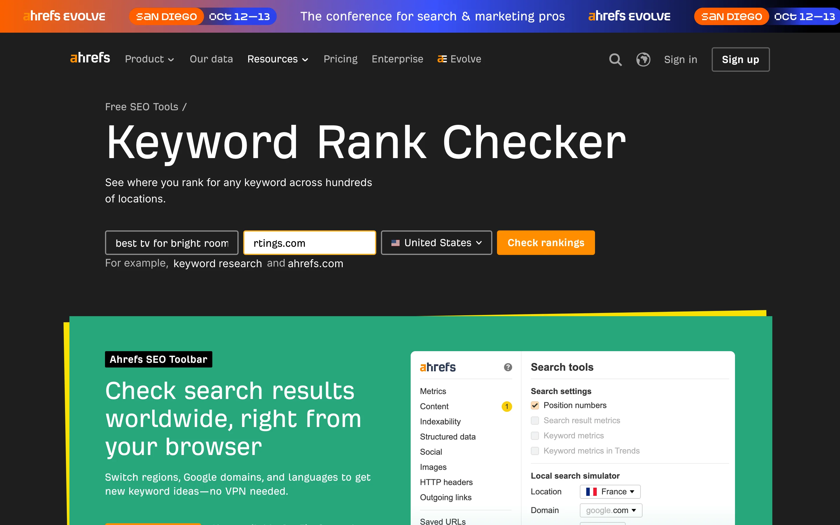 Страница Ahrefs Keyword Rank Checker: поле ключевого слова со значением "best tv for bright room", поле домена со значением "rtings.com", селектор страны United States и оранжевая кнопка "Check rankings".