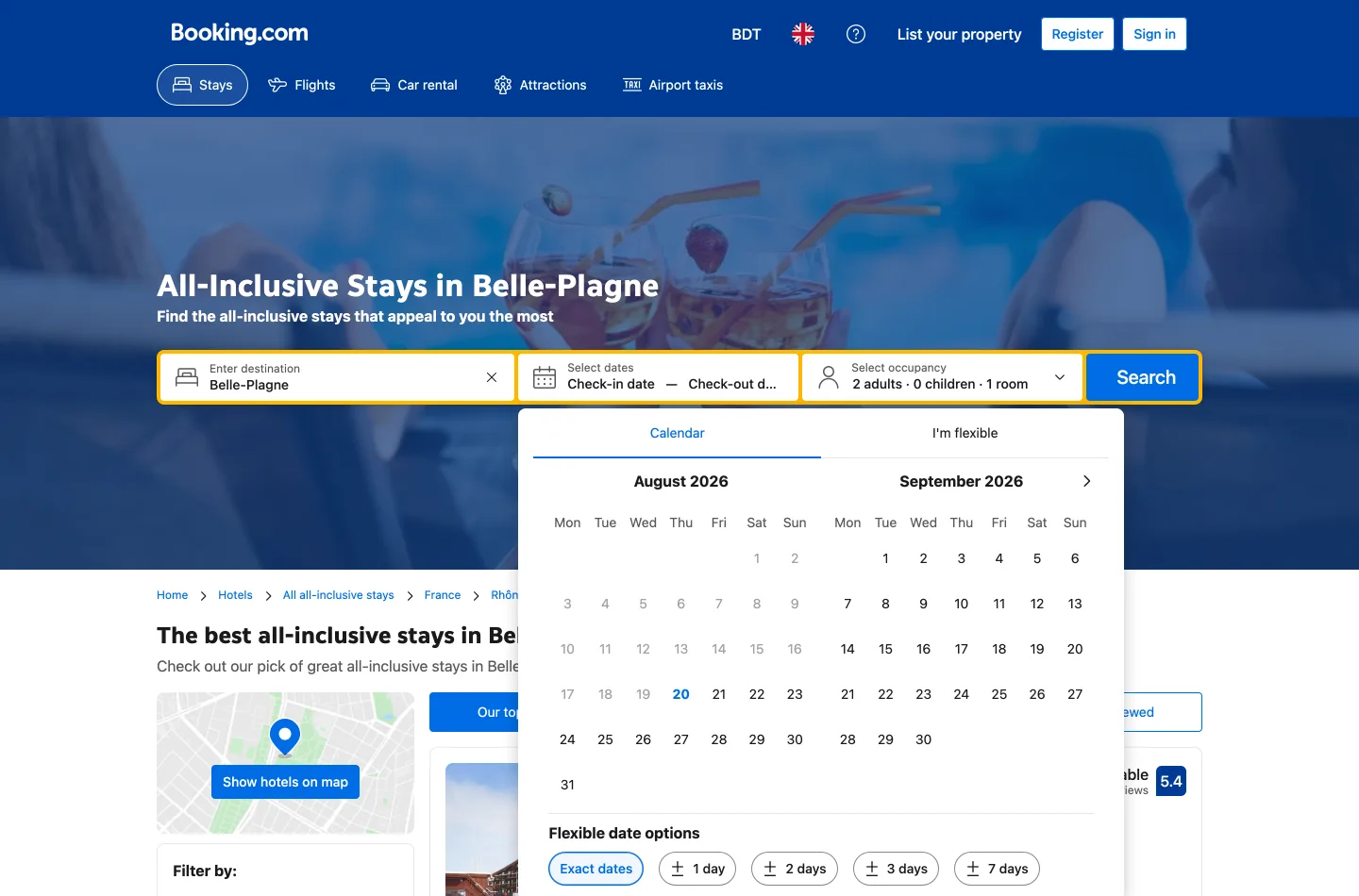 Тематическая городская посадочная страница Booking.com со списком объектов по одной теме в одном городе, фильтрами и панелью карты.